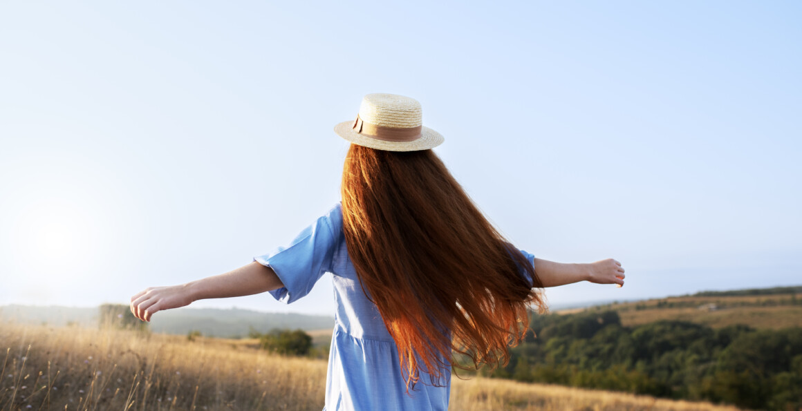 back-view-girl-wearing-hat